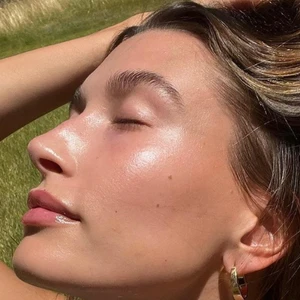 Cẩm nang “glow up” bản thân trong mùa sao Thủy nghịch hành tại Ma Kết