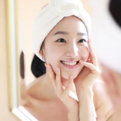 Duy trì vẻ ngoài trẻ trung và rạng rỡ từ thành phần đất sét tự nhiên.