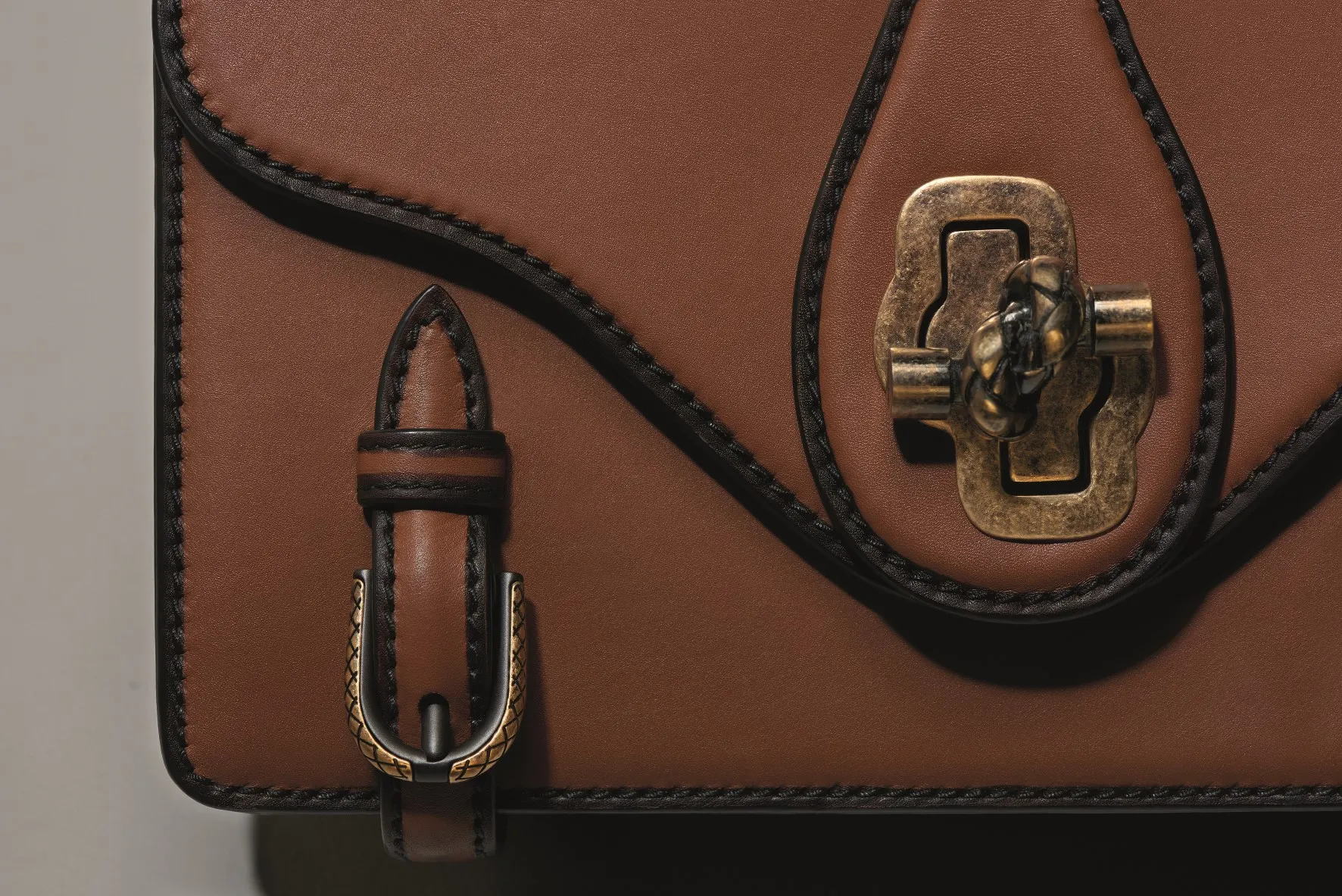tui xach bottega veneta - elle vietnam 2