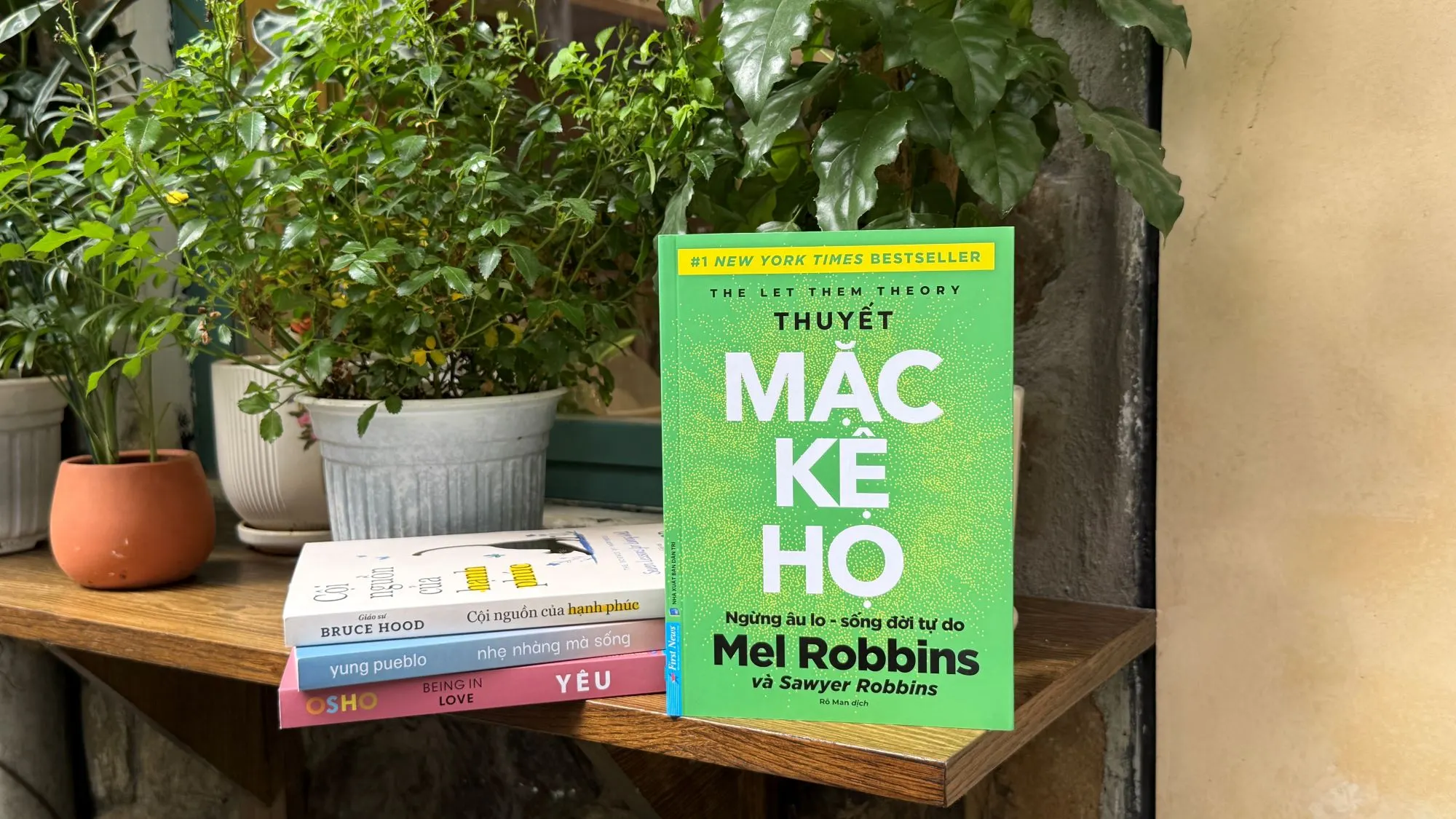 Thuyết Mặc Kệ Họ là cuốn sách phát triển bản thân nổi tiếng của tác giả Mel Robbins