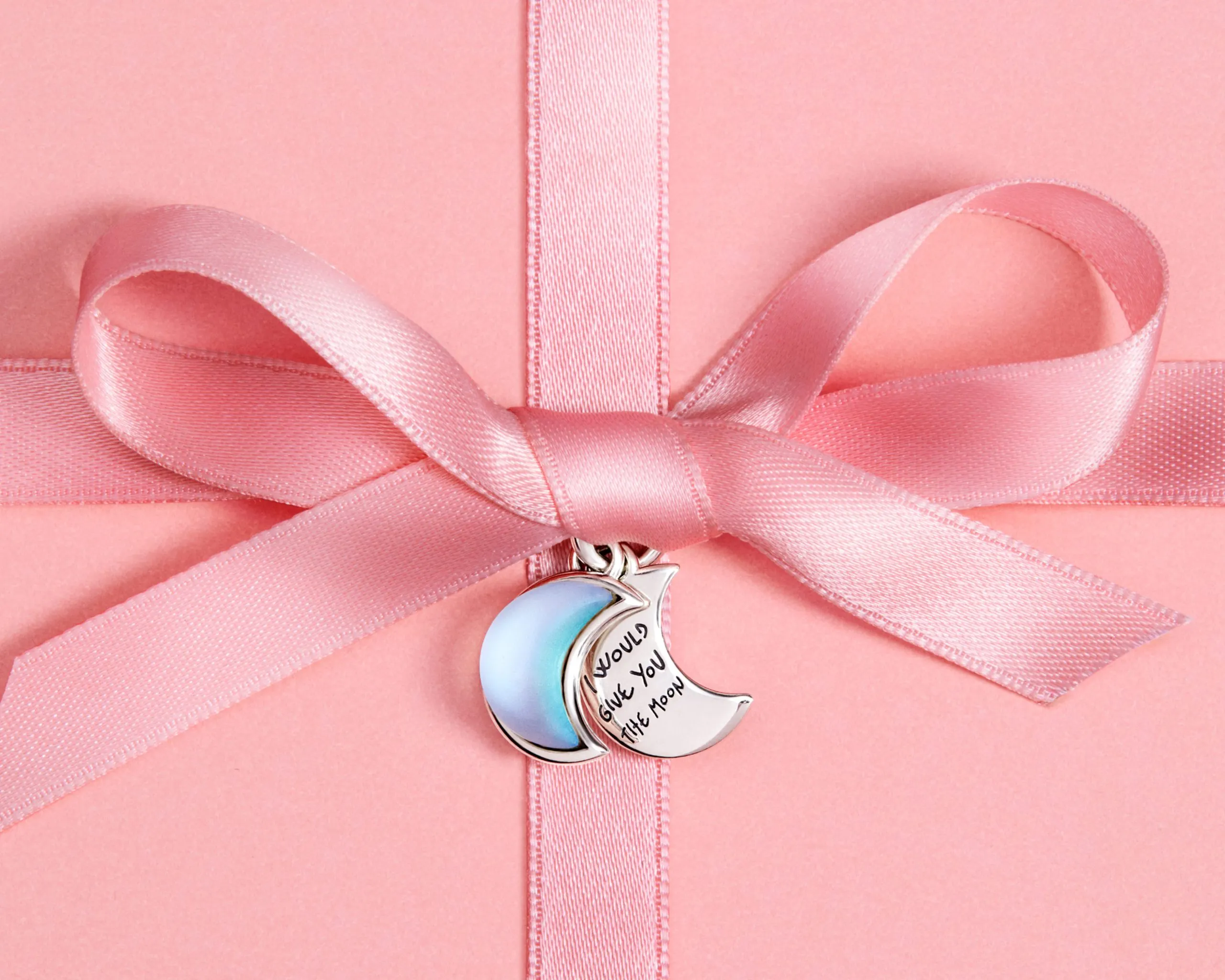 charm trang sức Pandora.