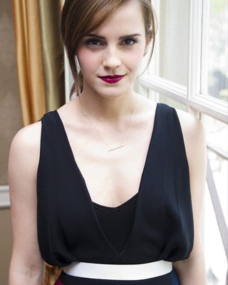 Emma Watson nối gót Angelina Jolie trên con đường chính trị