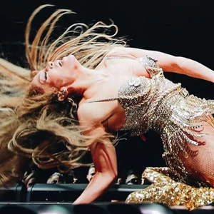 Jennifer Lopez-Đầm đính hạt.