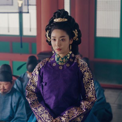 Phong cách thời trang Hoàng hậu "The Queen Who Crowns" Cha Joo Young