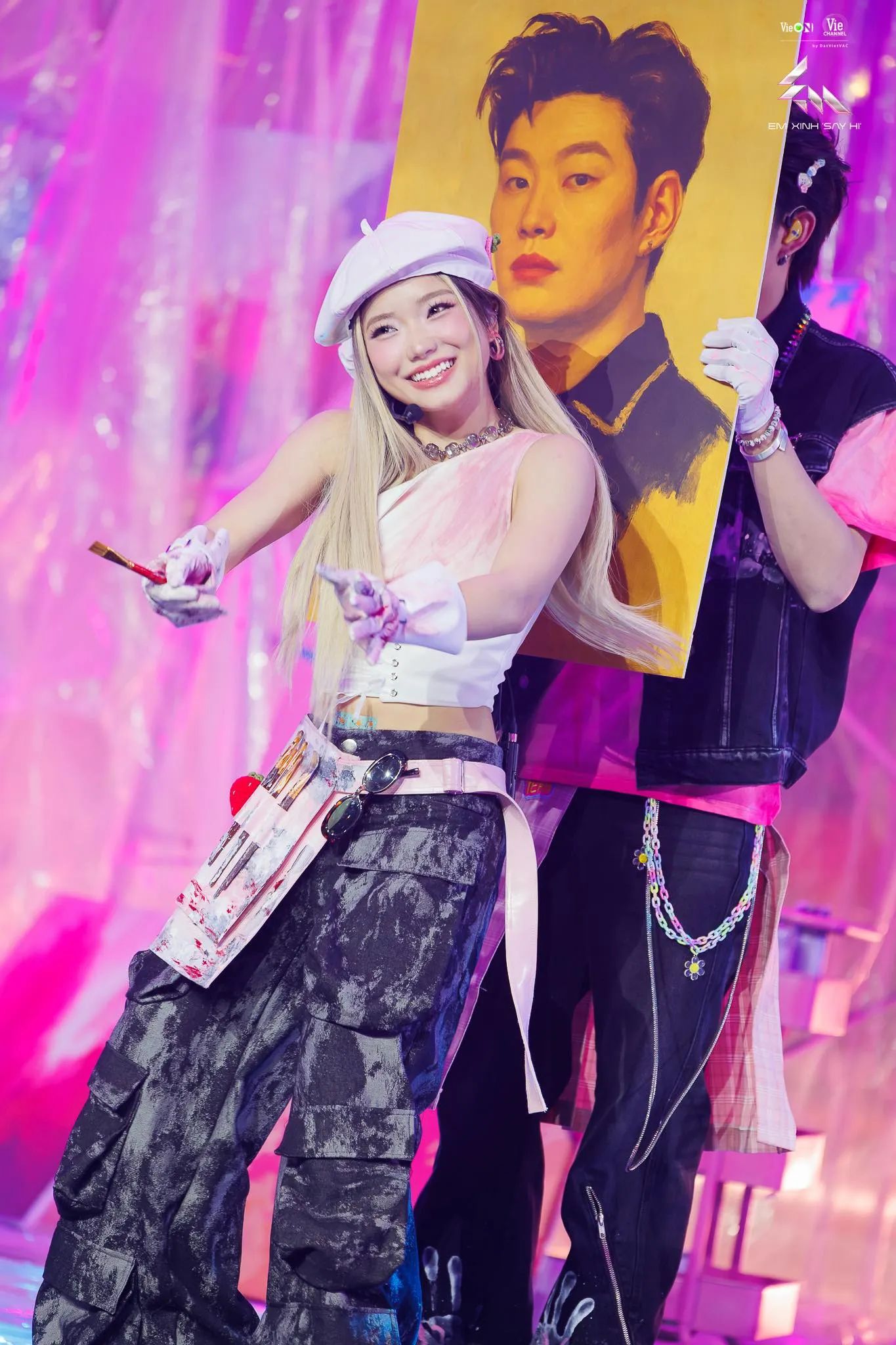 ELLE_Em-Xinh-Say-Hi-Tap-4-Livestage-2-00014