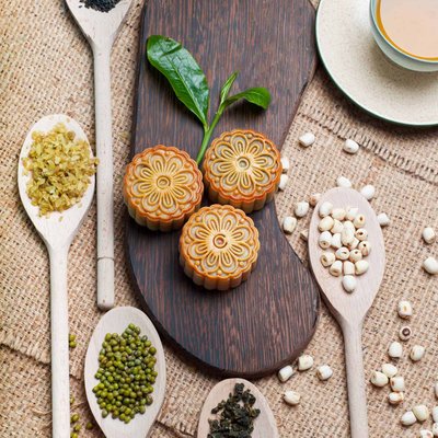 Những chiếc bánh được chăm chút kỹ lưỡng bởi bàn tay thợ lành nghề