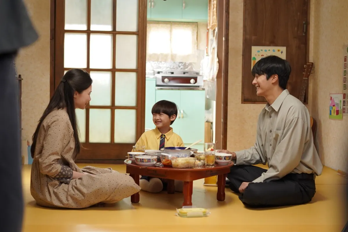 Juliet Bảo Ngọc, “vợ Việt màn ảnh” của “rể Việt” Jung Il Woo hóa thân thành nhân vật Lê Thị Hạnh lúc trẻ, phải đối mặt với thử thách thoại 100% bằng tiếng Hàn khi phần lớn cảnh quay của cô đều ở Hàn Quốc.