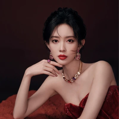 Cận cảnh lớp trang điểm đỏ rực đầy quý phái của ngôi sao Hoa ngữ Mạnh Tử Nghĩa.