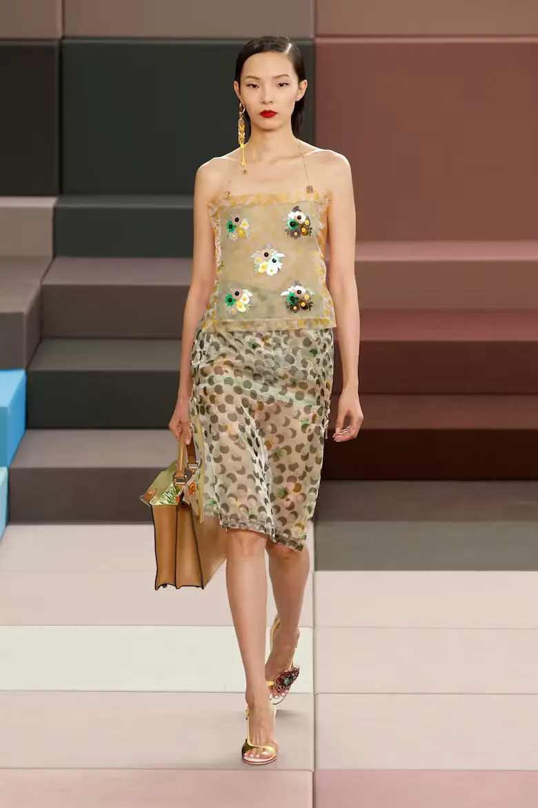 Chân váy trên sàn diễn Prada Xuân-Hè 2026