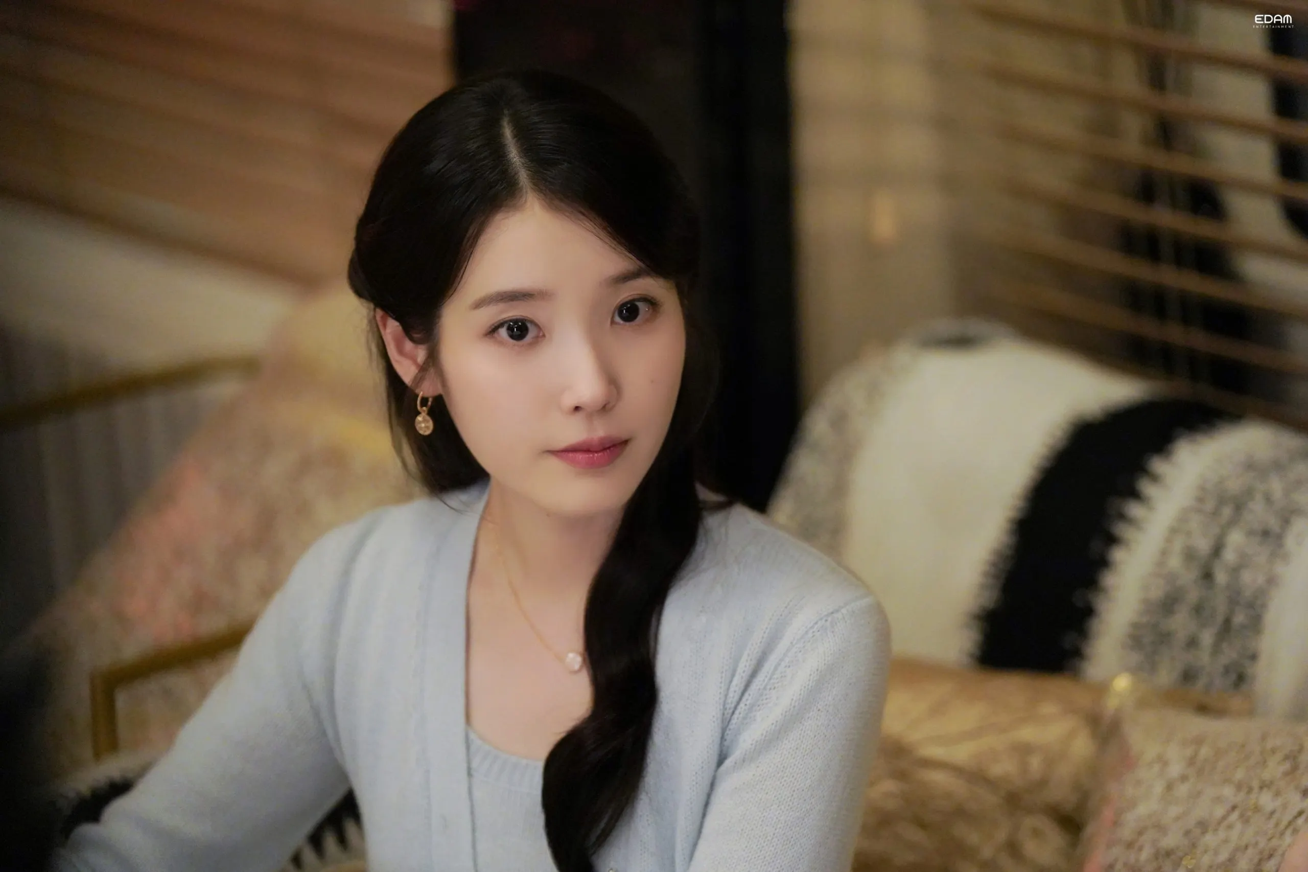 ELLE-PHONG-CACH-THOI-TRANG-IU-PERFECT-CROWN-PHIM00034