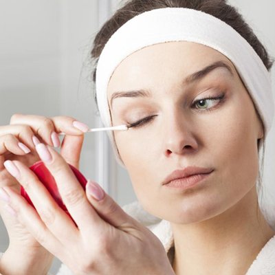tẩy trang mắt đúng cách không hình thành nếp nhăn 1