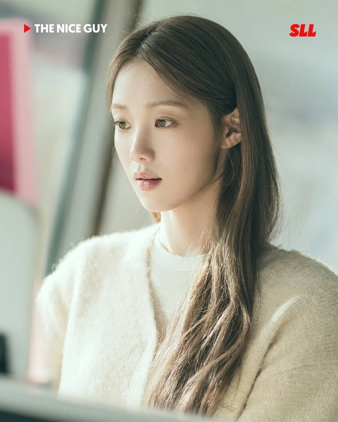 Thời trang không cần ồn ào để nổi bật của Lee Sung-kyung. 