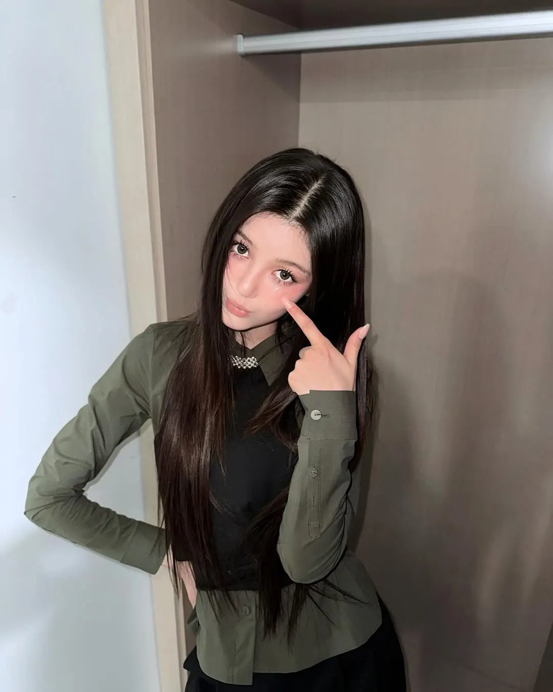 áo sơ mi xanh rêu