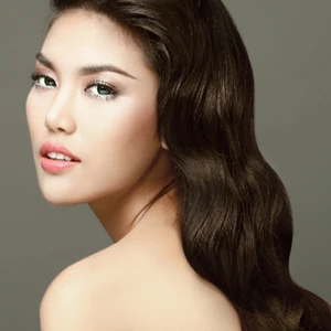 Các cuộc thi vinh dự được người đẹp Lan Khuê làm giám khảo ELLE VN