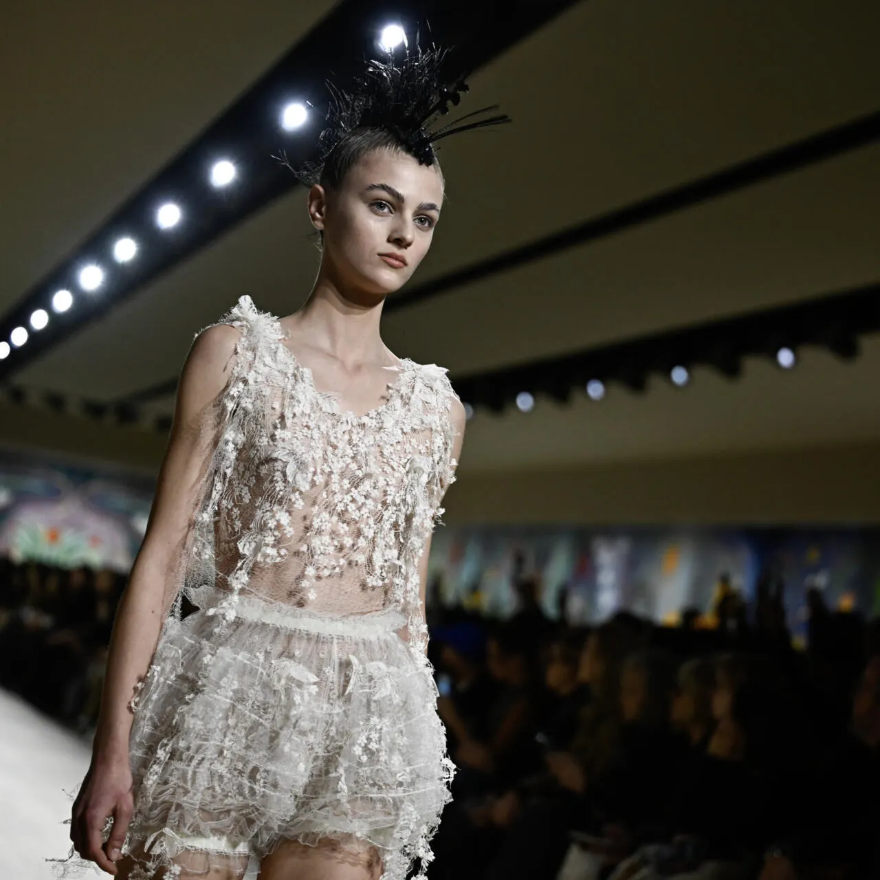 áo và quần shorts ren Dior