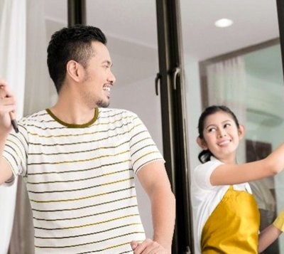 Vì sao các ông chồng hay... ngại chọn quà tặng vợ?