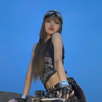 lisa emo girl quần áo đen