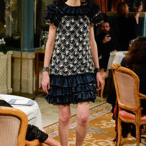 bst thoi trang chanel prefall 2017