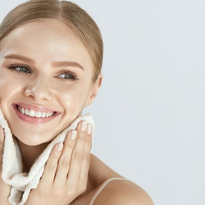 Chỉ cần khăn tẩy trang - Việc tẩy trang trở nên đơn giản hơn
