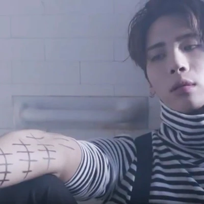 TaeYang thông báo về việc kết hôn, ca sĩ JongHyun đột ngột qua đời