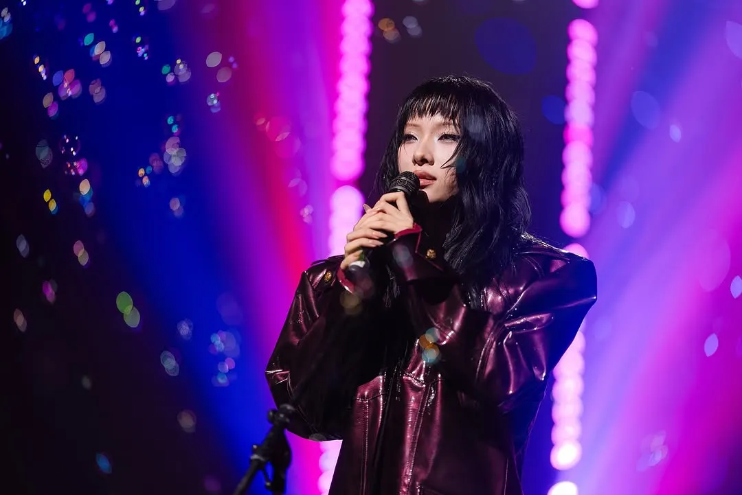 Mỹ Mỹ diện áo trench coat da