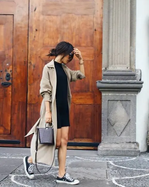 Dễ dàng kết hợp váy liền với Trench coat