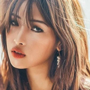 cô gái đẹp màu phấn má