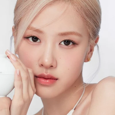 Rosé - gương mặt đại diện Sulwhasoo The Ultimate S Cream