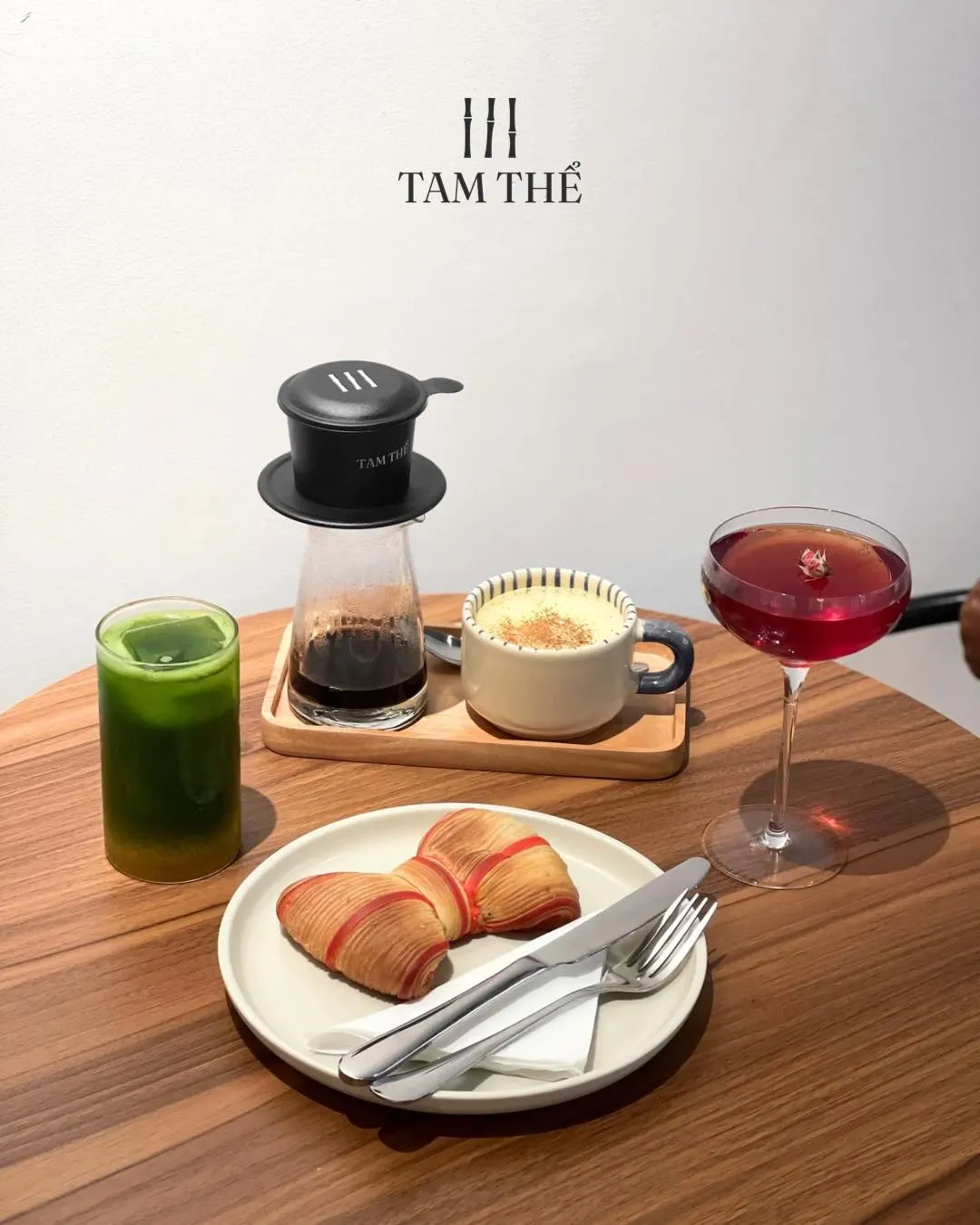 Tam Thể Coffee & Brunch là một mô hình cà phê - bar - dining ở TP. HCM