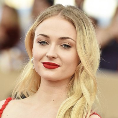 Nhan sắc của phượng hoàng bóng tối Sophie Turner