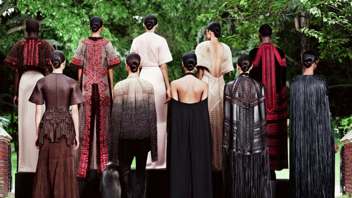 Bạn sẽ không bao giờ biết khách hàng của thời trang Haute Couture là ai