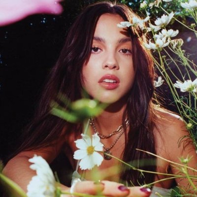olivia rodrigo ảnh bìa ngang