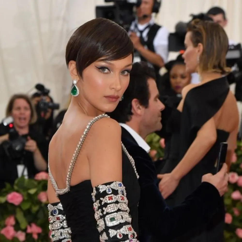Bella Hadid gây sốt với mái tóc tại Met Gala