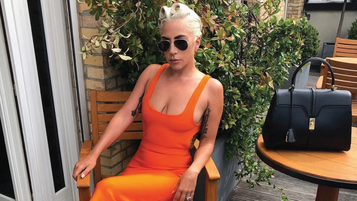 Lady Gaga hé lộ thiết kế đầu tiên của Giám đốc sáng tạo Hedi Slimane cho Céline