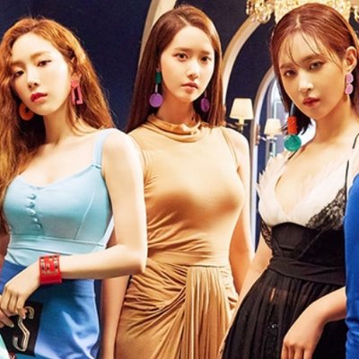 Phong cách thời trang lạ lẫm của nhóm SNSD ngày trở lại
