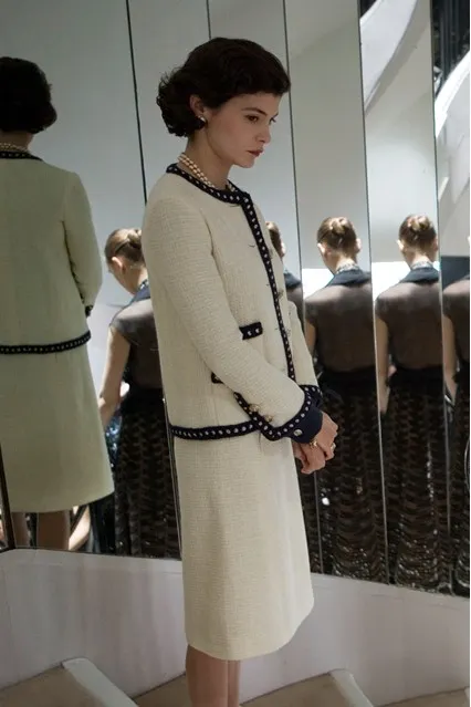 Vải tweed đã trở thành tuyên ngôn thời trang mạnh mẽ nhất, trải qua biết bao đổi thay nhưng vẫn giữ nguyên cho mình sức quyến rũ bất tận.
