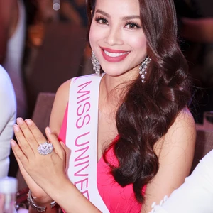 Hoa Hậu Phạm Hương