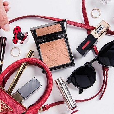 Điểm danh các sản phẩm làm đẹp không thể thiếu trong túi xách của phái nữ trong mùa Hè