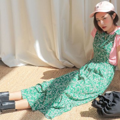 yếm váy hoa xanh lá cây mũ hồng stylenanda