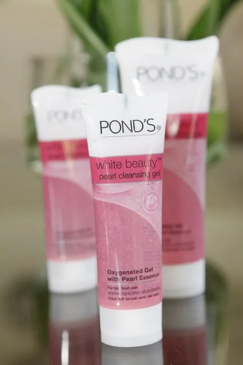 gel rửa mặt Pond's
