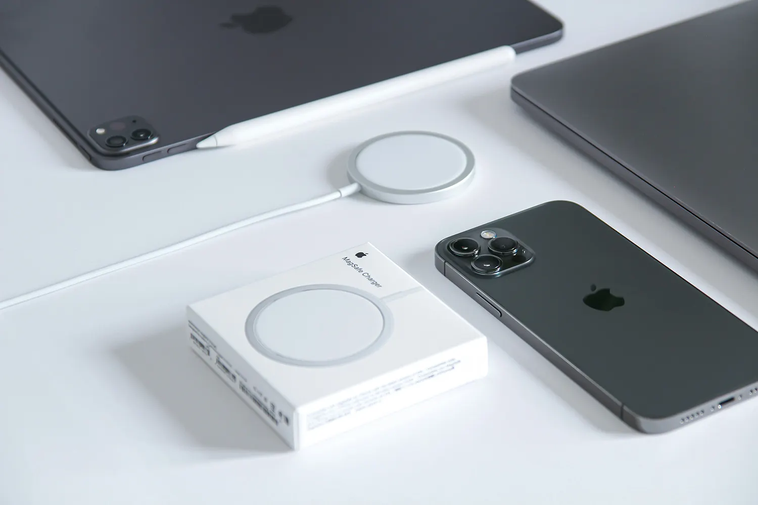 phụ kiện điện thoại apple magsafe