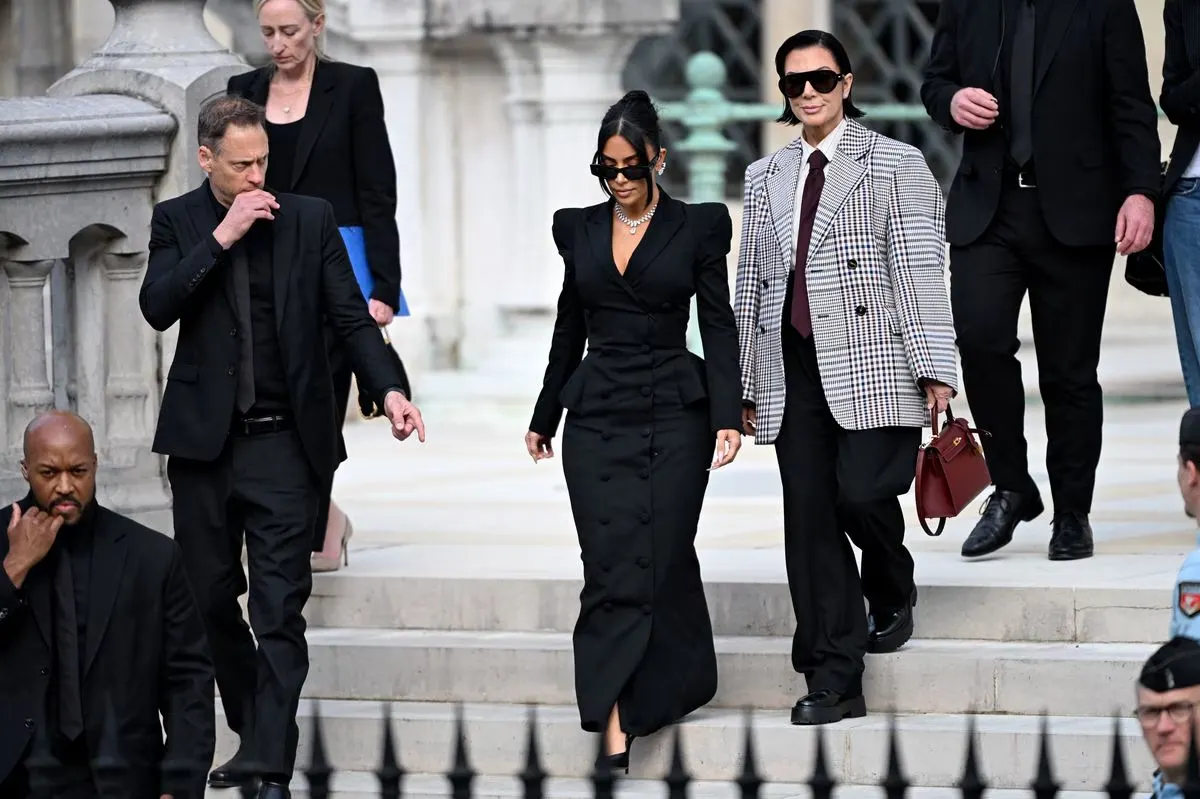 bản phối đen kim kardashian