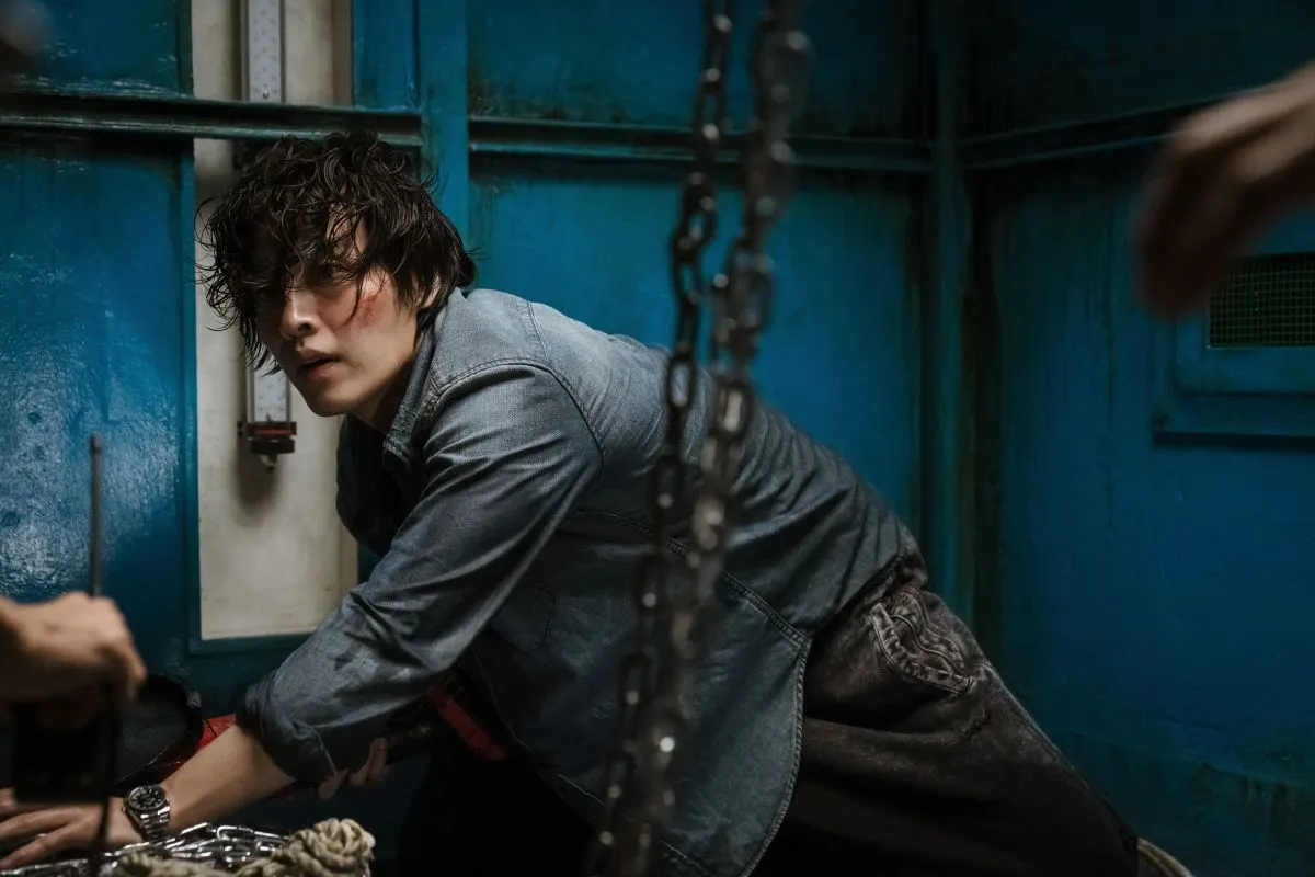 Kang Ha Neul trong phim Yadang: Ba Mặt Lật Kèo