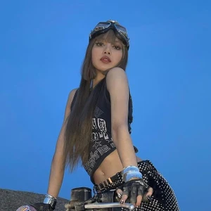 lisa emo girl quần áo đen