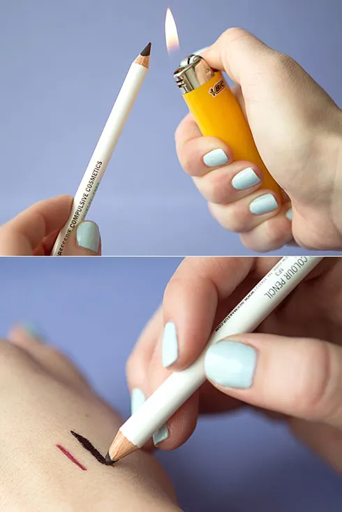 1. Biến kẻ mắt bút chì thành kẻ mắt gel  Hãy hơ nóng đầu bút chì kẻ mắt của bạn trong 1,2 giây, sau đó để nguội trong khoảng 10 giây rồi vẽ mắt. Bạn sẽ có được kết quả giống hệt khi dùng gel kẻ mắt.