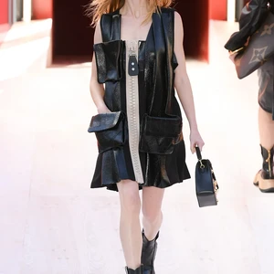 LV rtw xuân hè 2023 look 43
