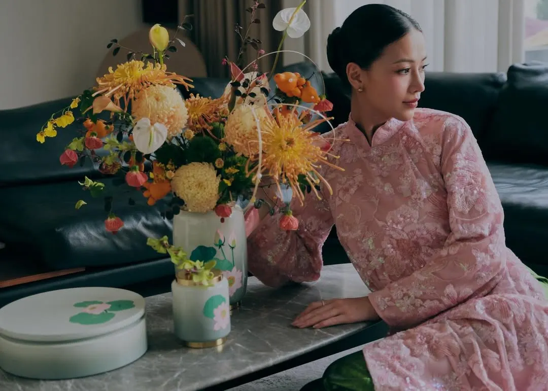 Phương Khánh trong bộ áo dài tết 2026