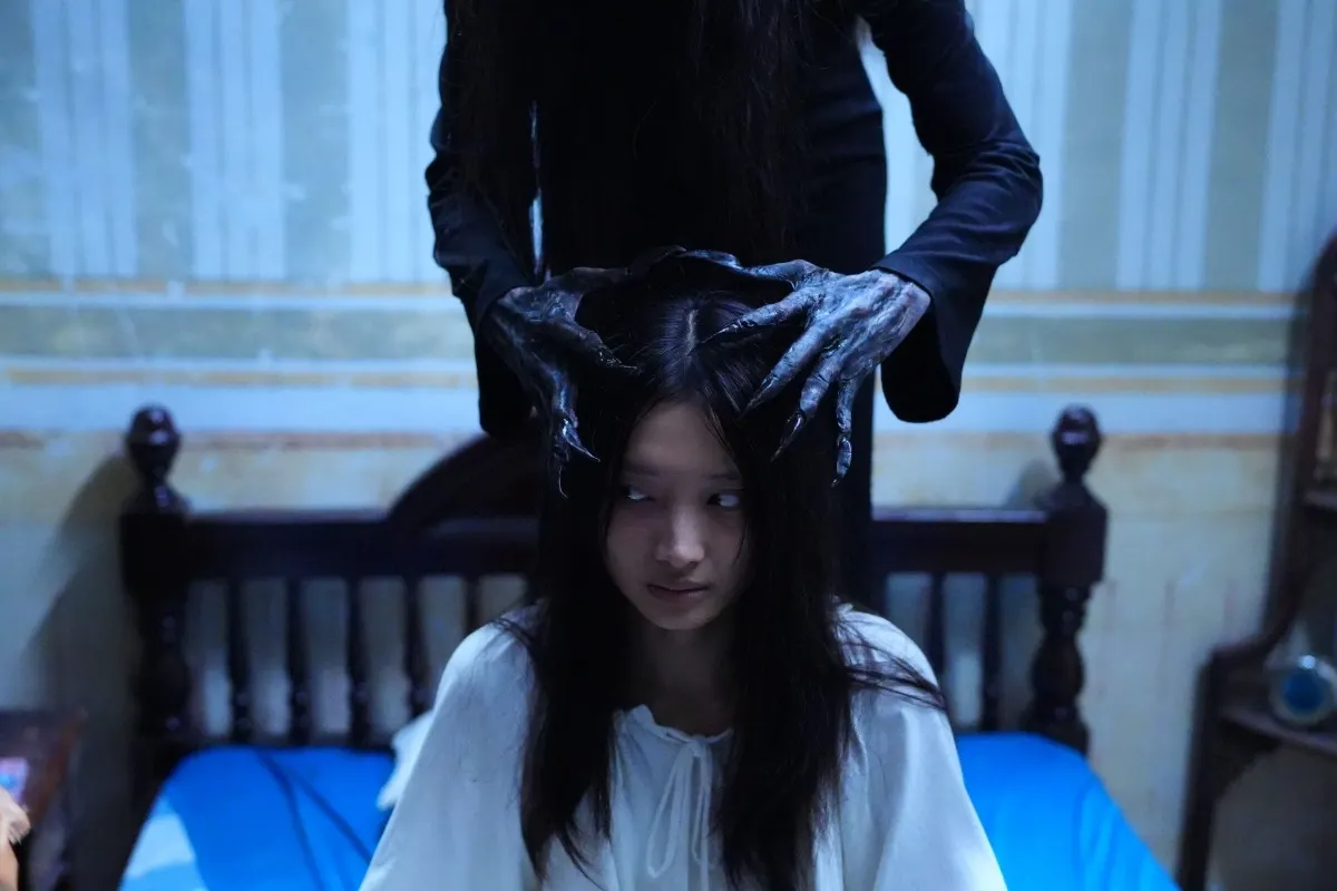 Phim Quỷ Nhập Tràng 2 với lối dù họa dày đặc.