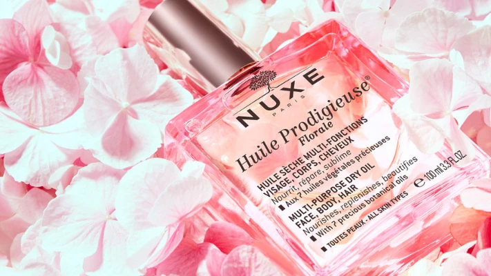 Dầu dưỡng NUXE giúp làn da bạn mềm mịn hơn.