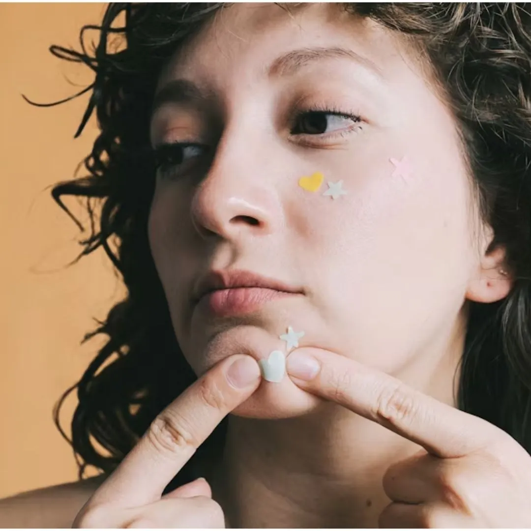 Thói quen chạm tay vào cằm khiến lên mụn